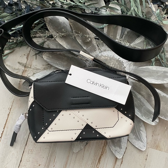 Calvin Klein Handbags - Calvin Klein Purse